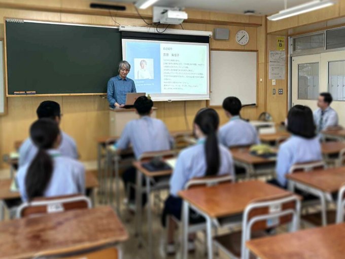 青森市の高校で講師をするさいとう